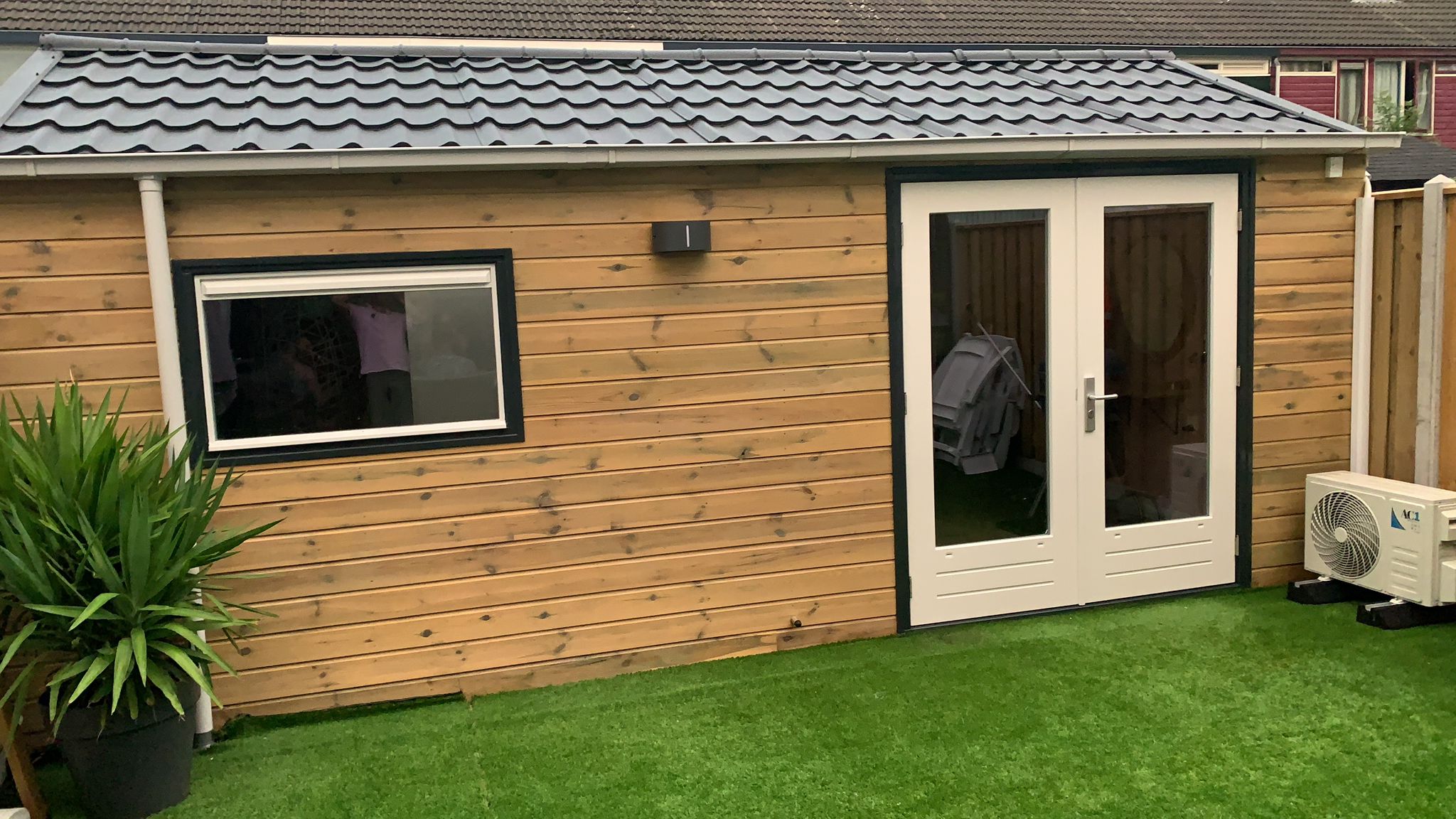 kapsalon interieur met wandschildering — Rulex Onderhoud